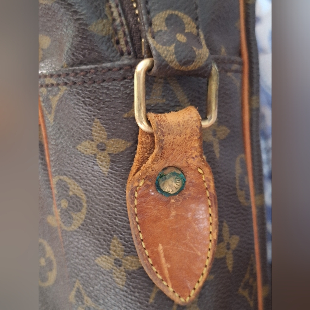 Louis Vuitton Danube with Monogram Strap - Picture 5 of 15